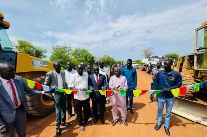 Governor Madut launches rehabilitation of Wanyjok–Majok-Yinthiou Road